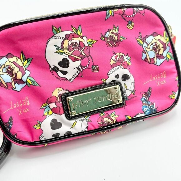 Betsey Johnson pink floral skulls weekender cosmetic travel bag and matching pou - Picture 2 of 13